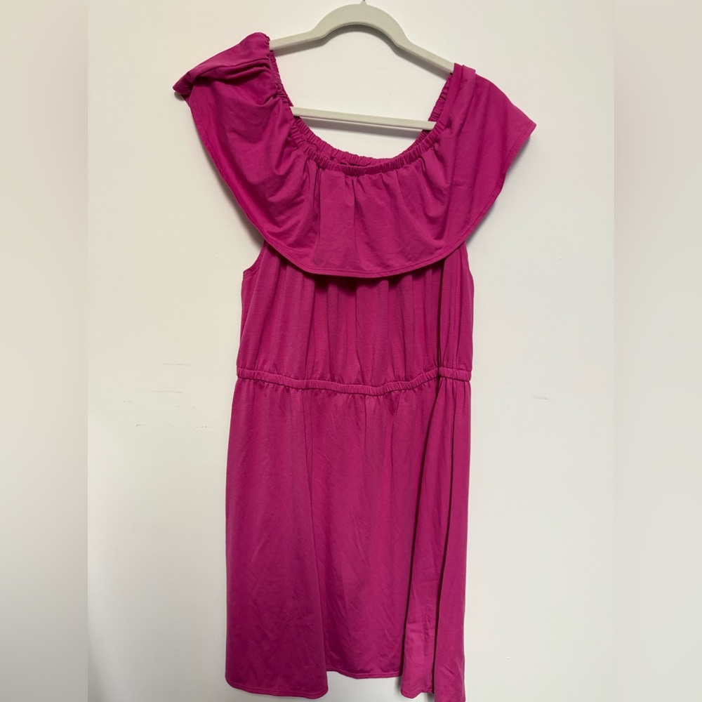 Like new! Gorgeous women’s stretch, pull on dress. Knee length. Elastic waist